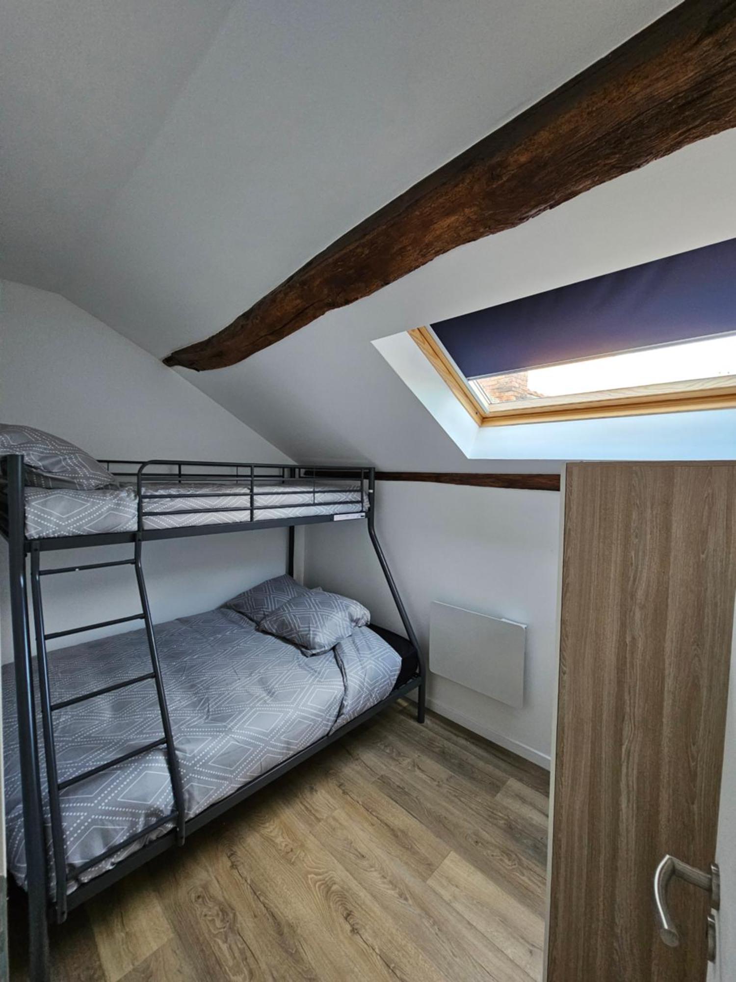 Joli Appartement Mansarde Decize Exterior foto